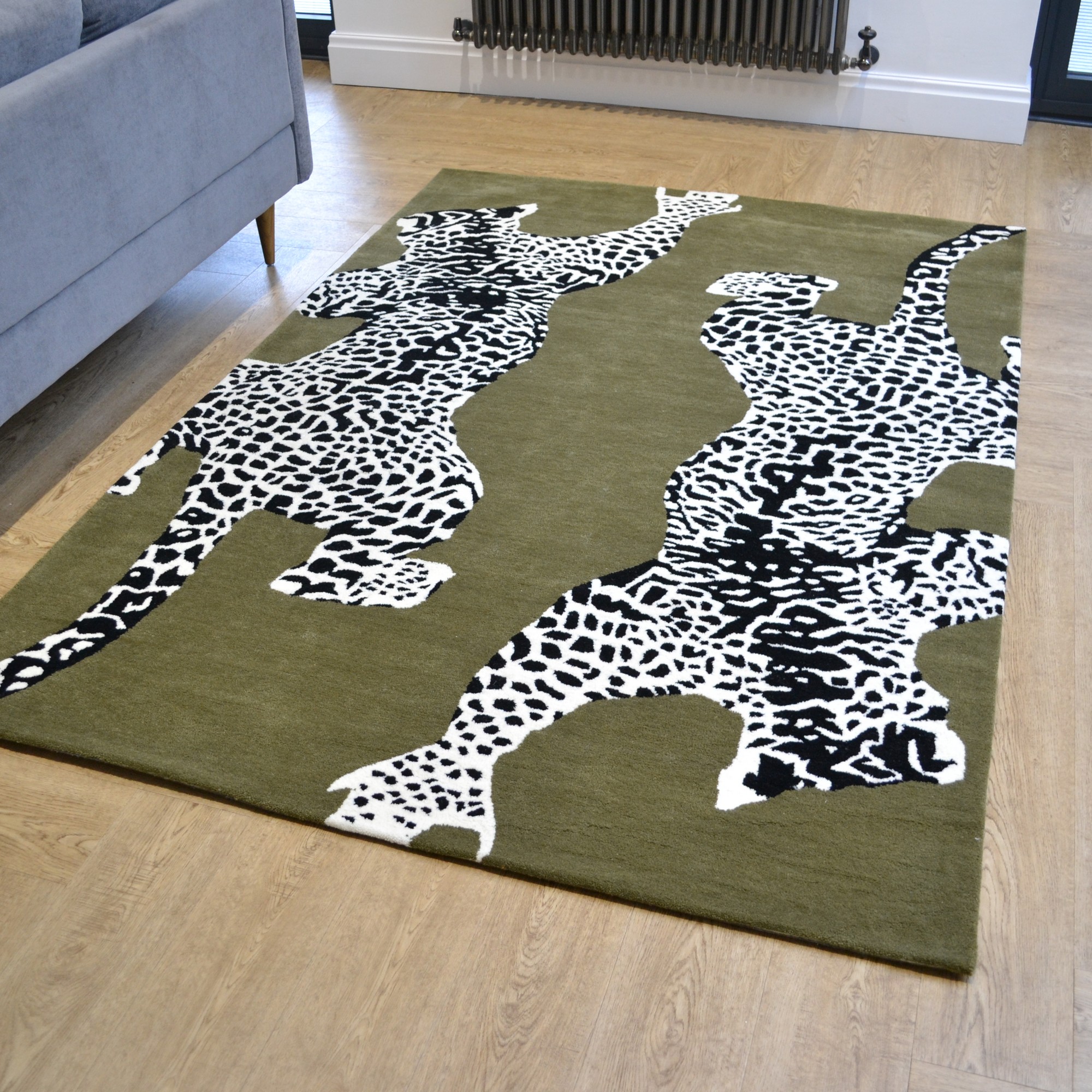 Climbing Jaguar Modern Wool Rugs In Green